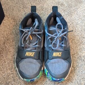 Nike Kids Gray Sneakers with Blue Accents